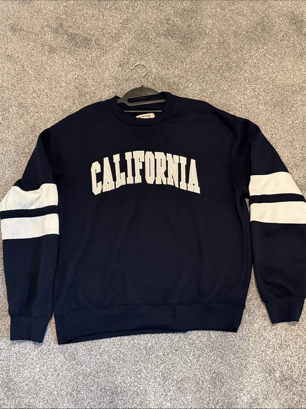 Two men state crewneck sweatshirts - Picture 2 of 8